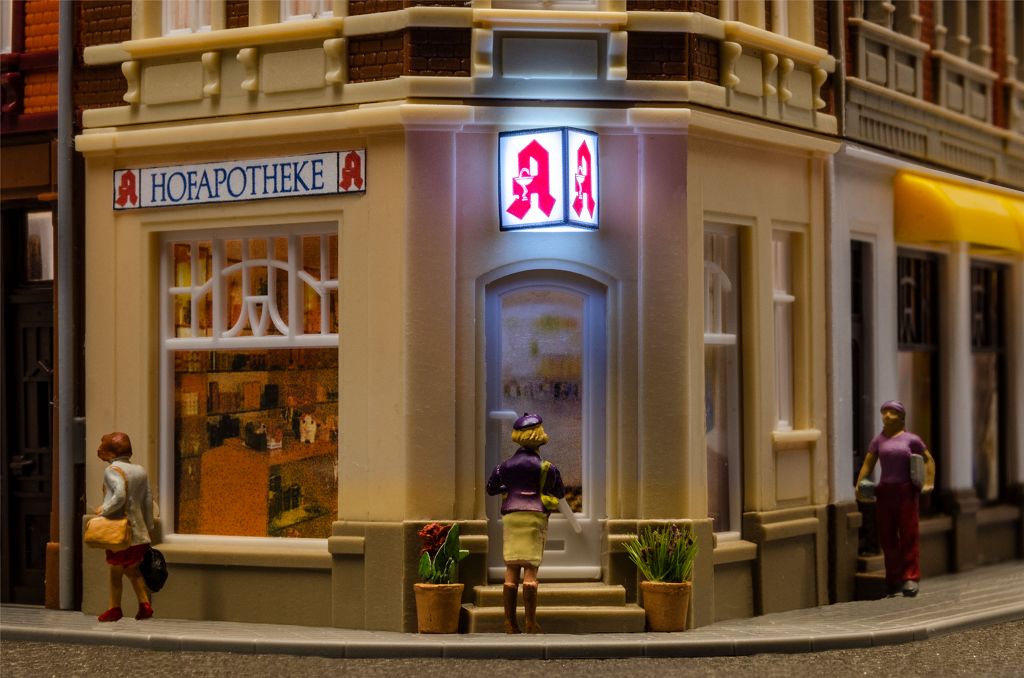 Viessmann 1375 - H0 Pharmacy advertising sign with LED lighting