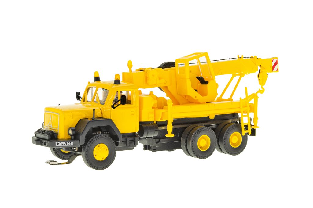Viessmann 8021 - H0 MAGIRUS DEUTZ 3-axle recovery crane with rotating beacons, basic, functional model