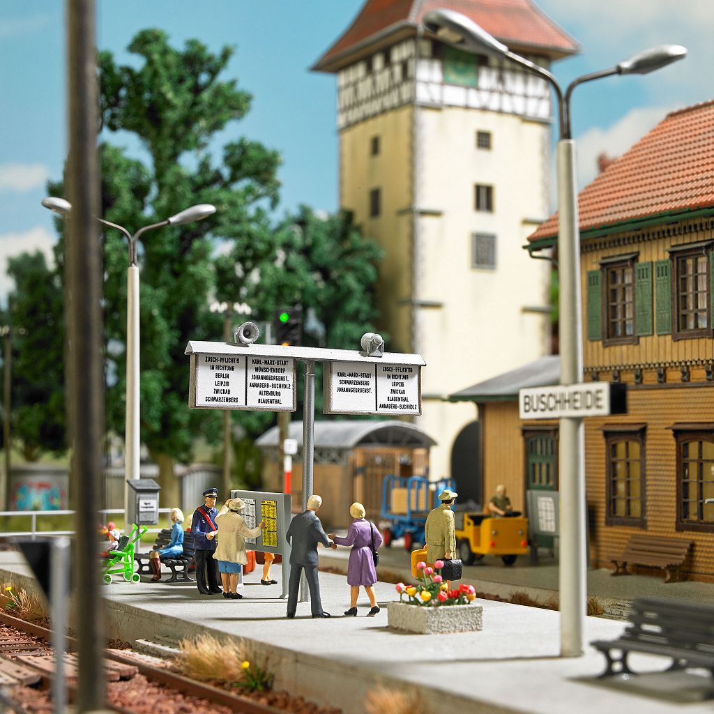 BUSCH 1623 - Train Station Decoration Set
