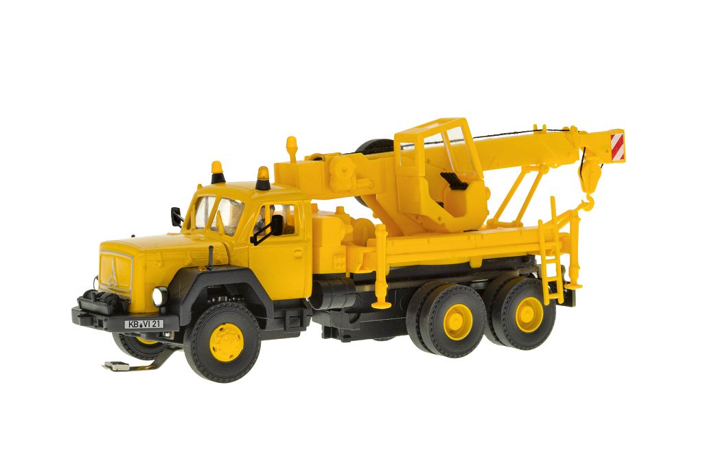 Viessmann 8021 - H0 MAGIRUS DEUTZ 3-axle recovery crane with rotating beacons, basic, functional model