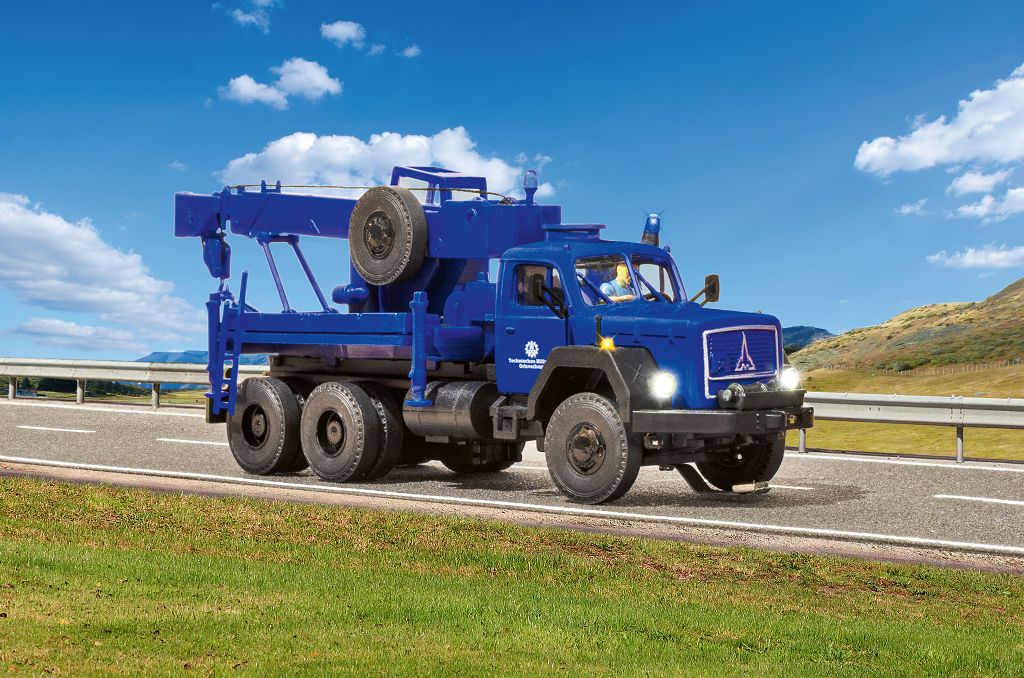 Viessmann 8071 - H0 THW MAGIRUS DEUTZ 3-axle recovery crane, basic, functional model