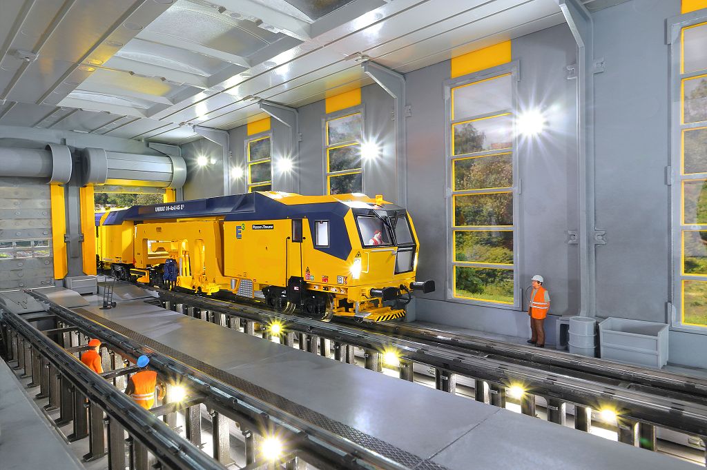 Viessmann 2670 - H0 Unimat 09-4x4/4S E³ track tamping machine, P & T, functional model for two-rail systems