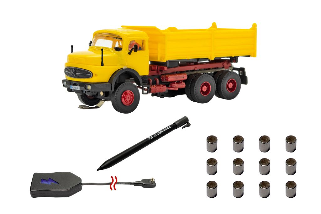 Viessmann 8003 - H0 CarMotion Basic Starter Set, MB Round-Hood 3-axle Dump Truck