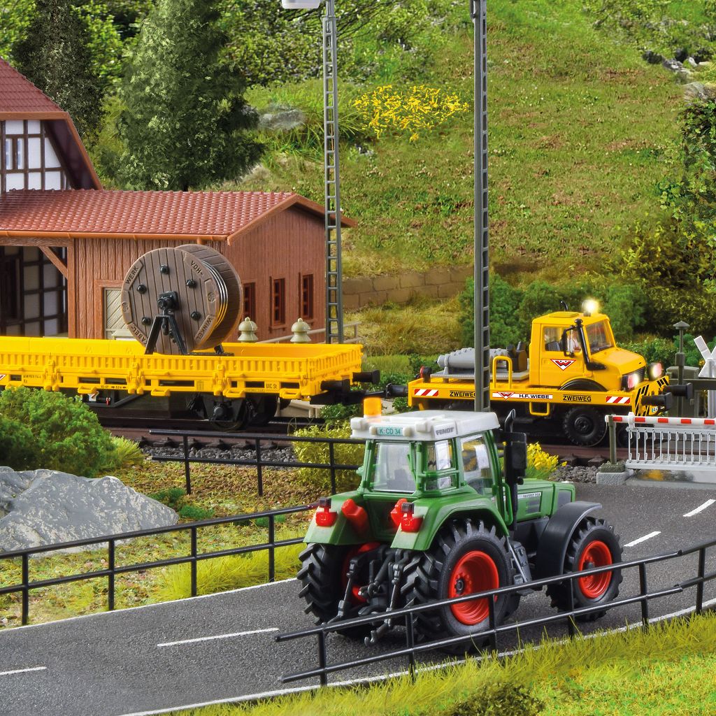 Viessmann 2680 - H0 Two-way UNIMOG with push frame and overhead line construction wagon, functional model for 2L