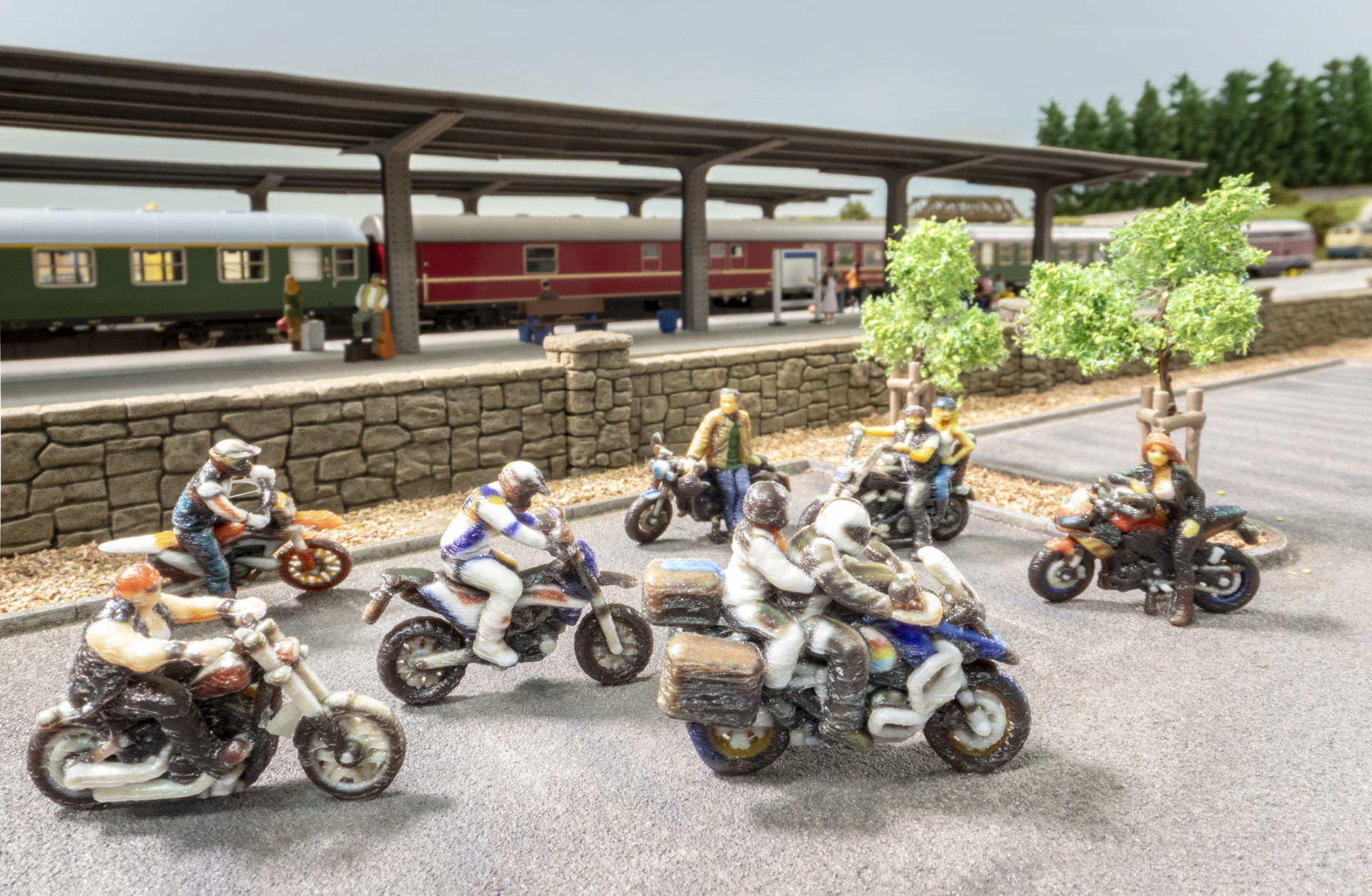 NOCH 10900 - Touring motorcycle with passenger, riding