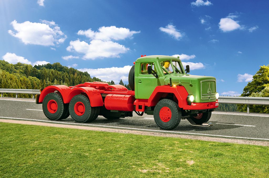 Viessmann 8012 - H0 MAGIRUS DEUTZ 3-axle semi-trailer truck, basic, functional model
