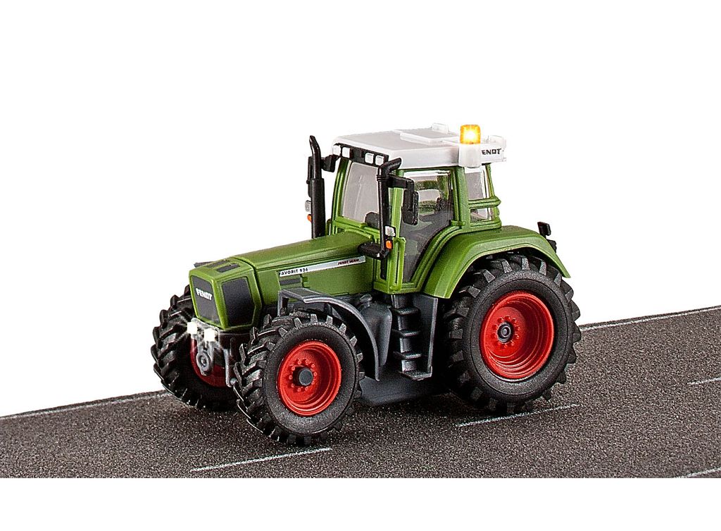 Viessmann 1166 - H0 FENDT tractor with lights and yellow flashing light