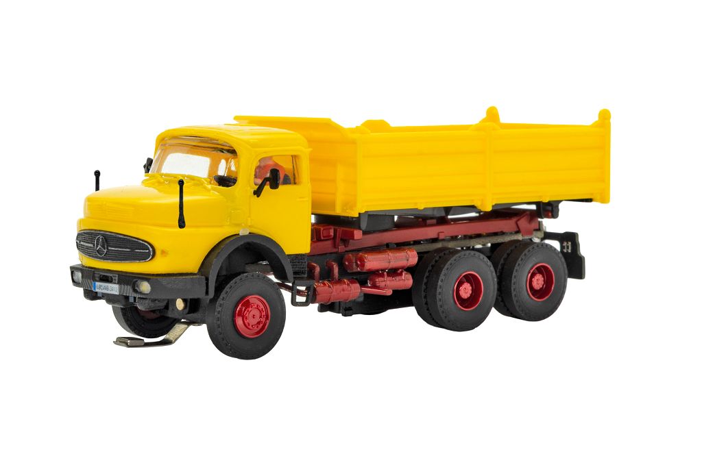 Viessmann 8020 - H0 MB Round-hood 3-axle tipper truck, basic, functional model