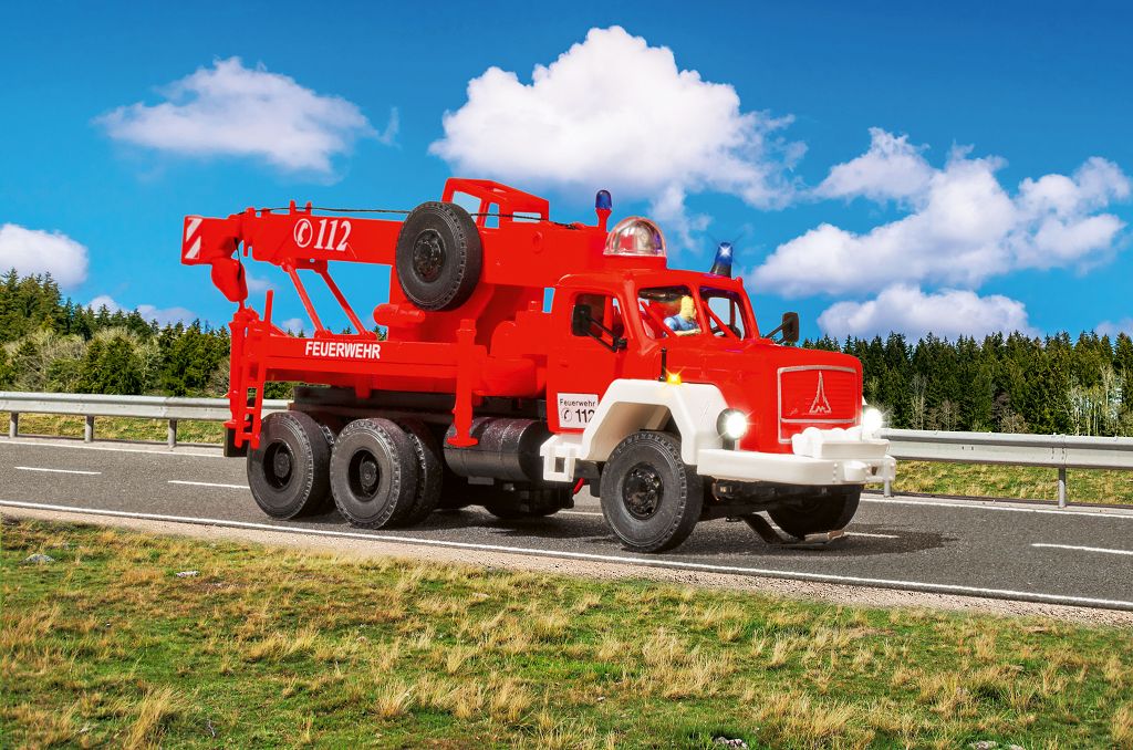 Viessmann 8051 - H0 Fire Brigade MAGIRUS DEUTZ 3-axle recovery crane, basic, functional model