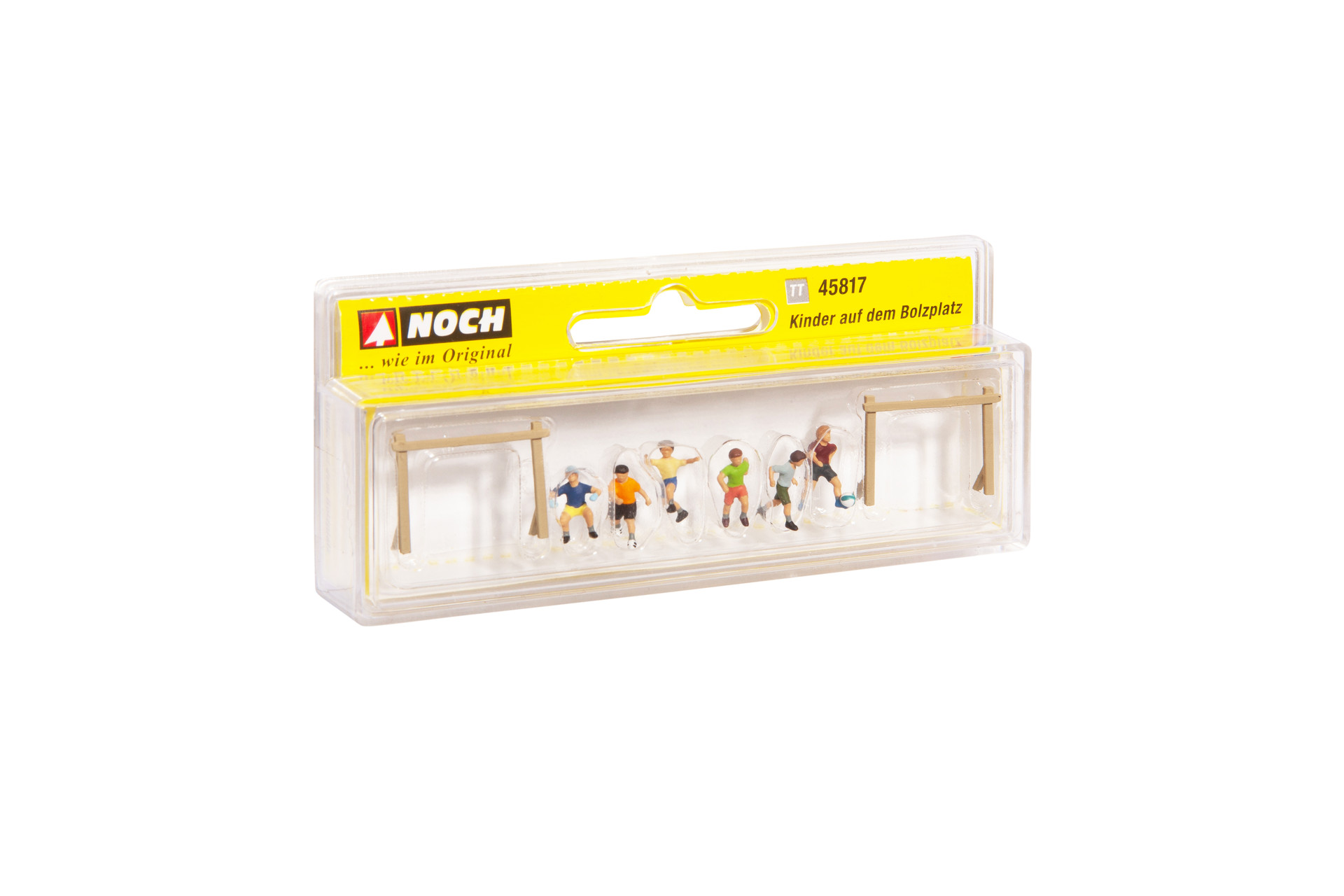 NOCH 45817 - Children on the football pitch