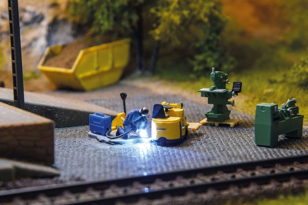 Viessmann 1538 - H0 Welder with flickering welding light