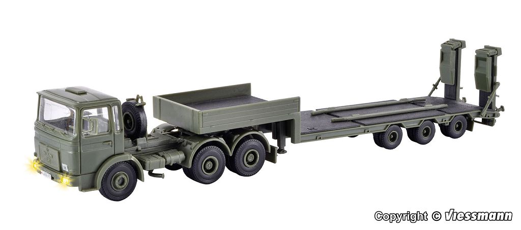 Kibri 18024 - H0 German Army MAN truck with low-loader trailer