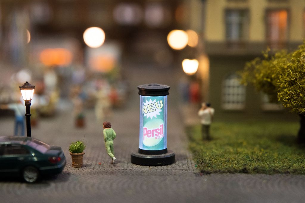 Viessmann 1392 - H0 Rotating advertising column with LED lighting